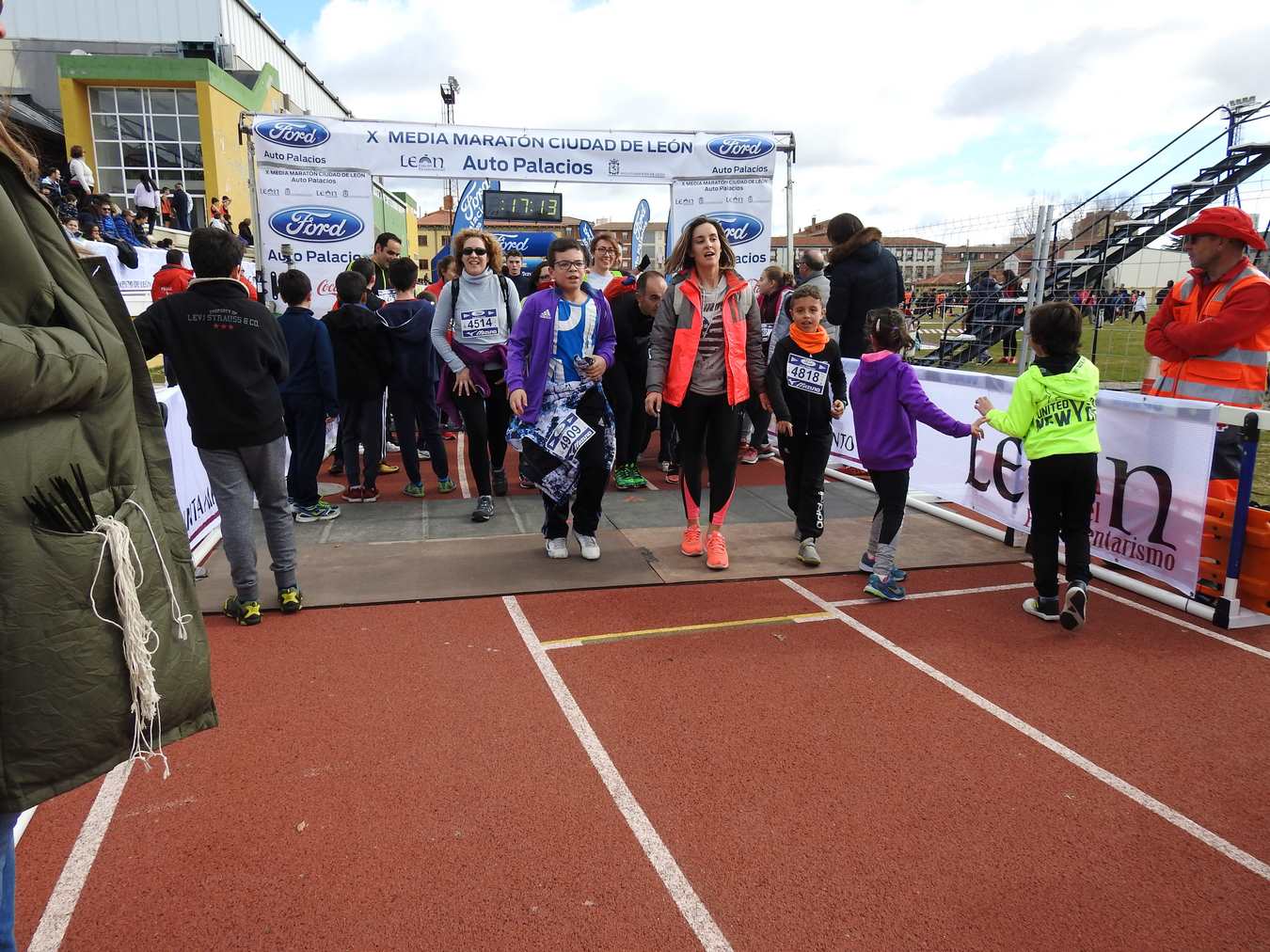 Galería de imágenes de los 2 kilómetros de la Media Maratón de León