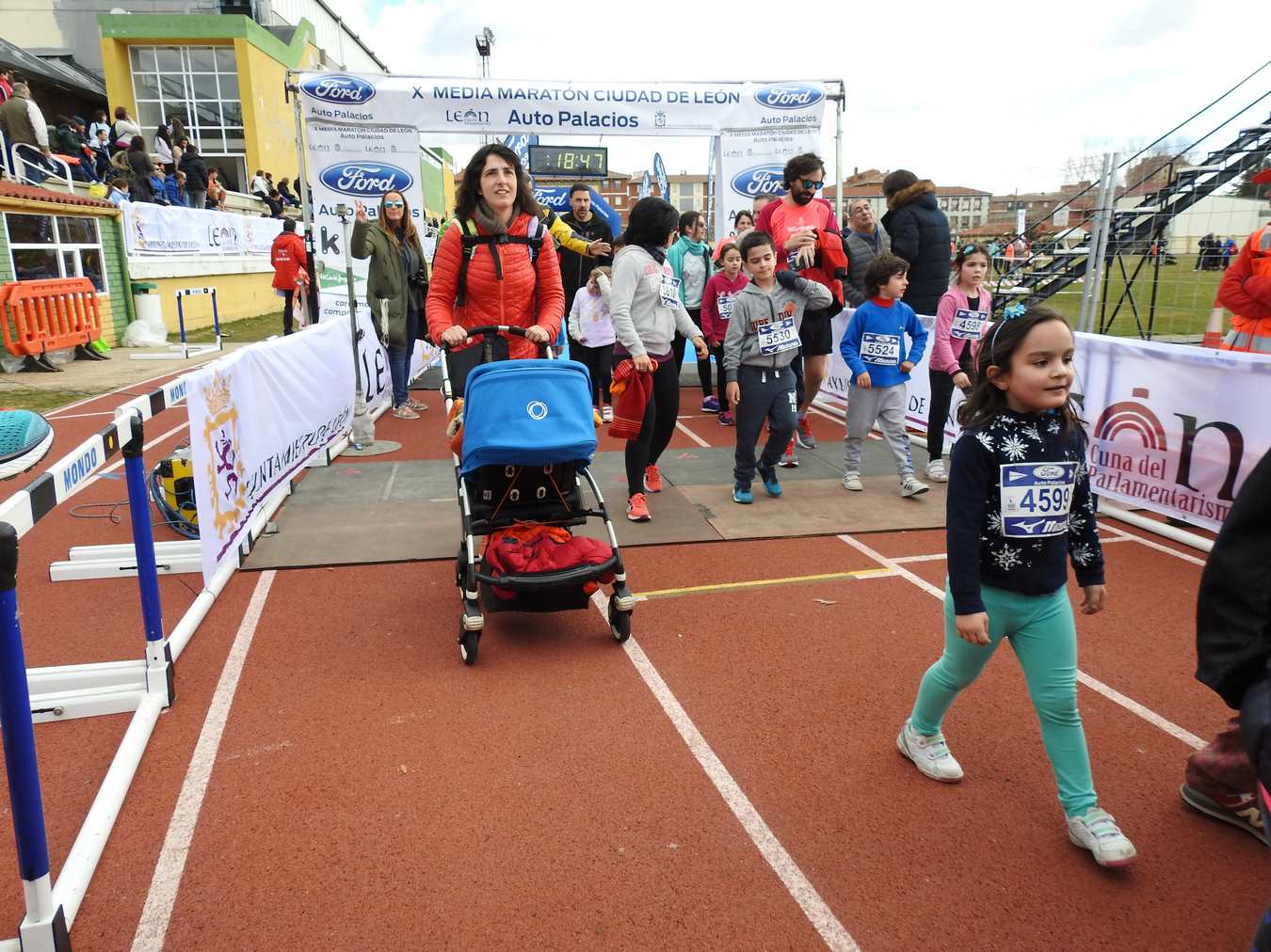 Galería de imágenes de los 2 kilómetros de la Media Maratón de León