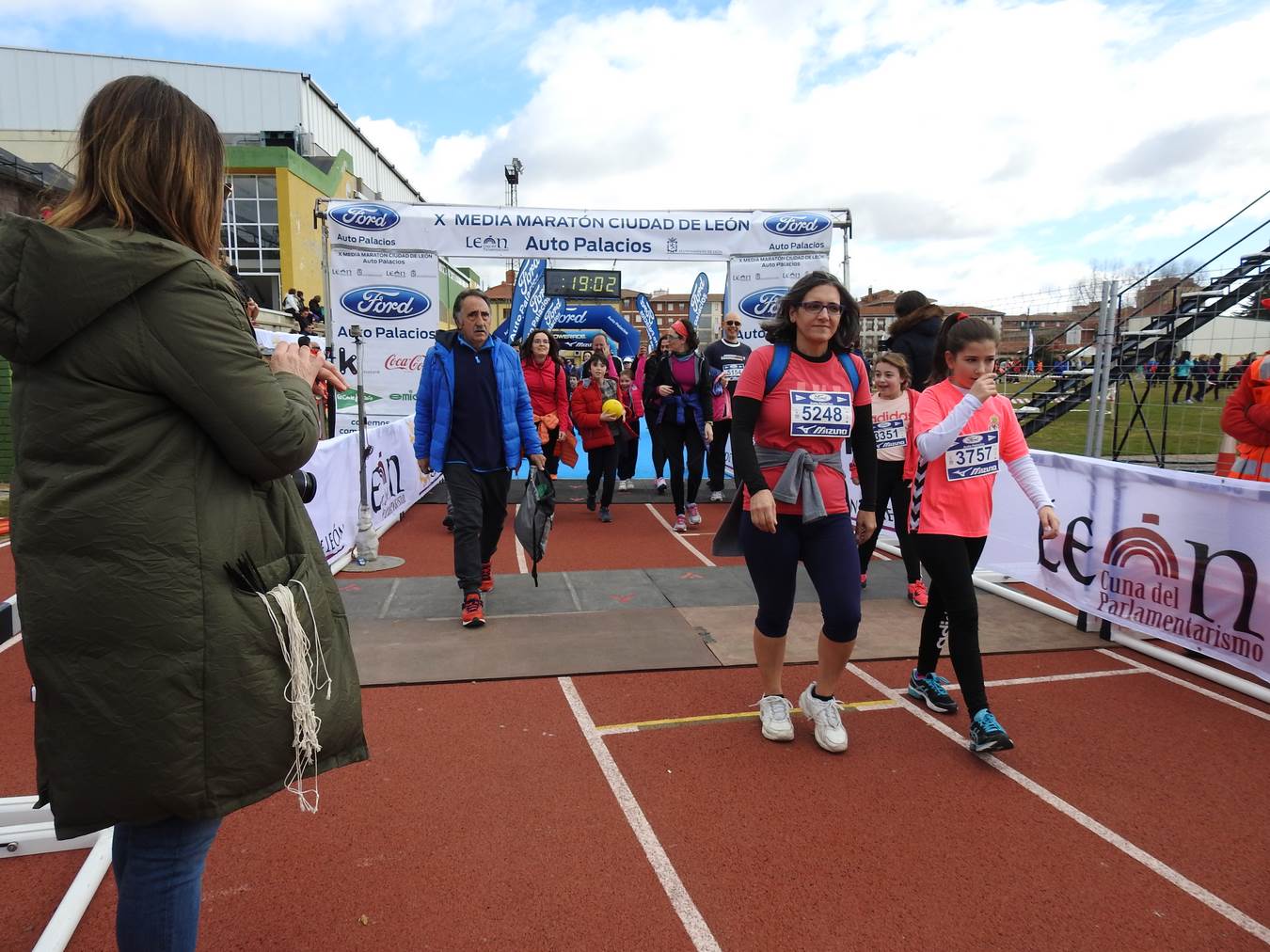 Galería de imágenes de los 2 kilómetros de la Media Maratón de León