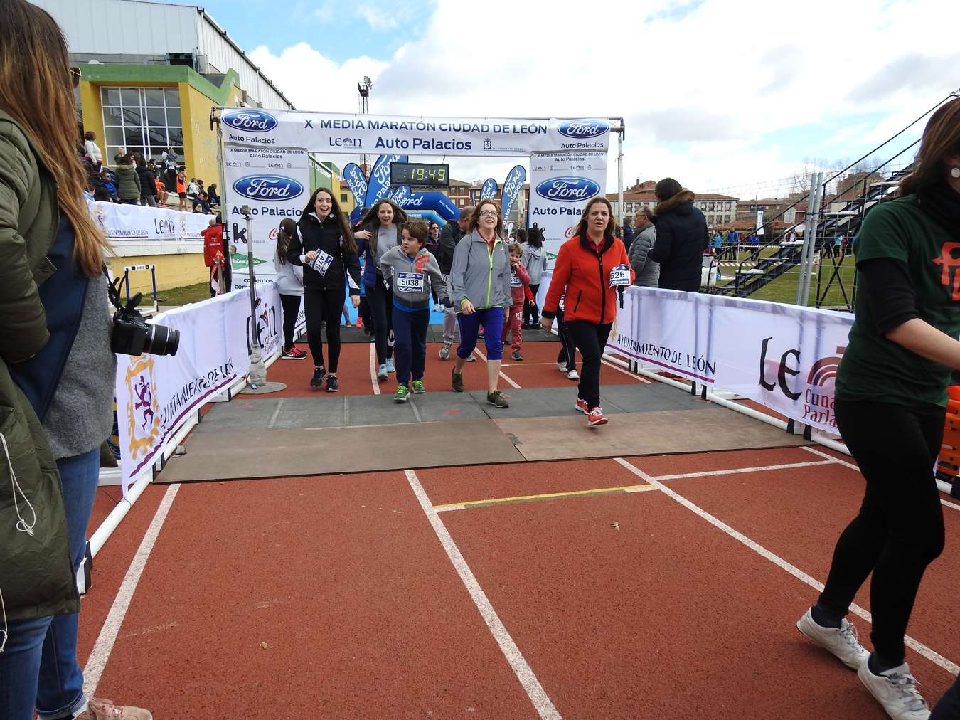 Galería de imágenes de los 2 kilómetros de la Media Maratón de León