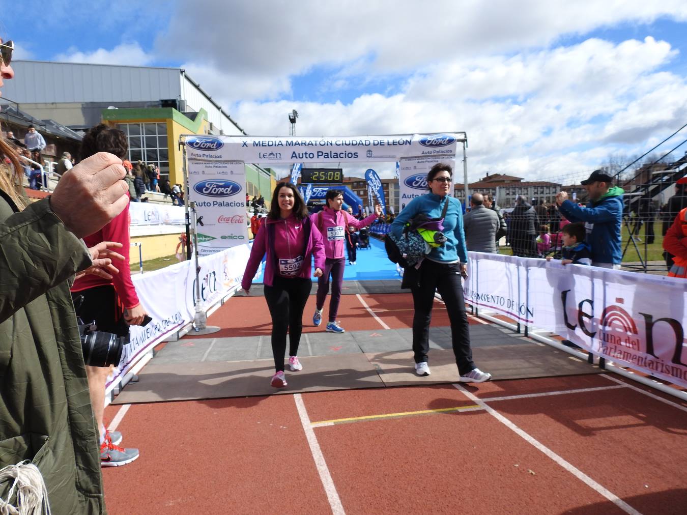 Galería de imágenes de los 2 kilómetros de la Media Maratón de León