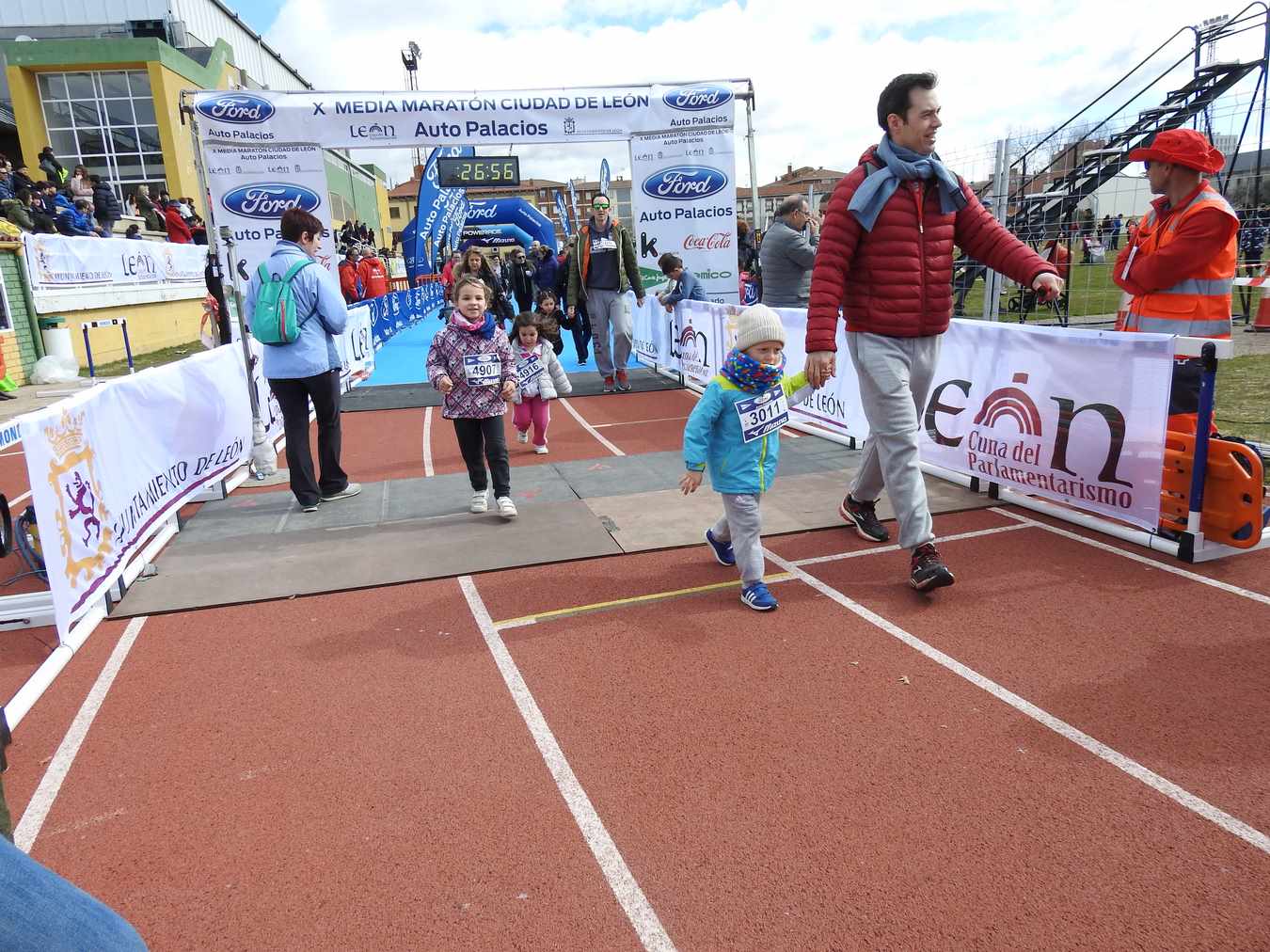 Galería de imágenes de los 2 kilómetros de la Media Maratón de León