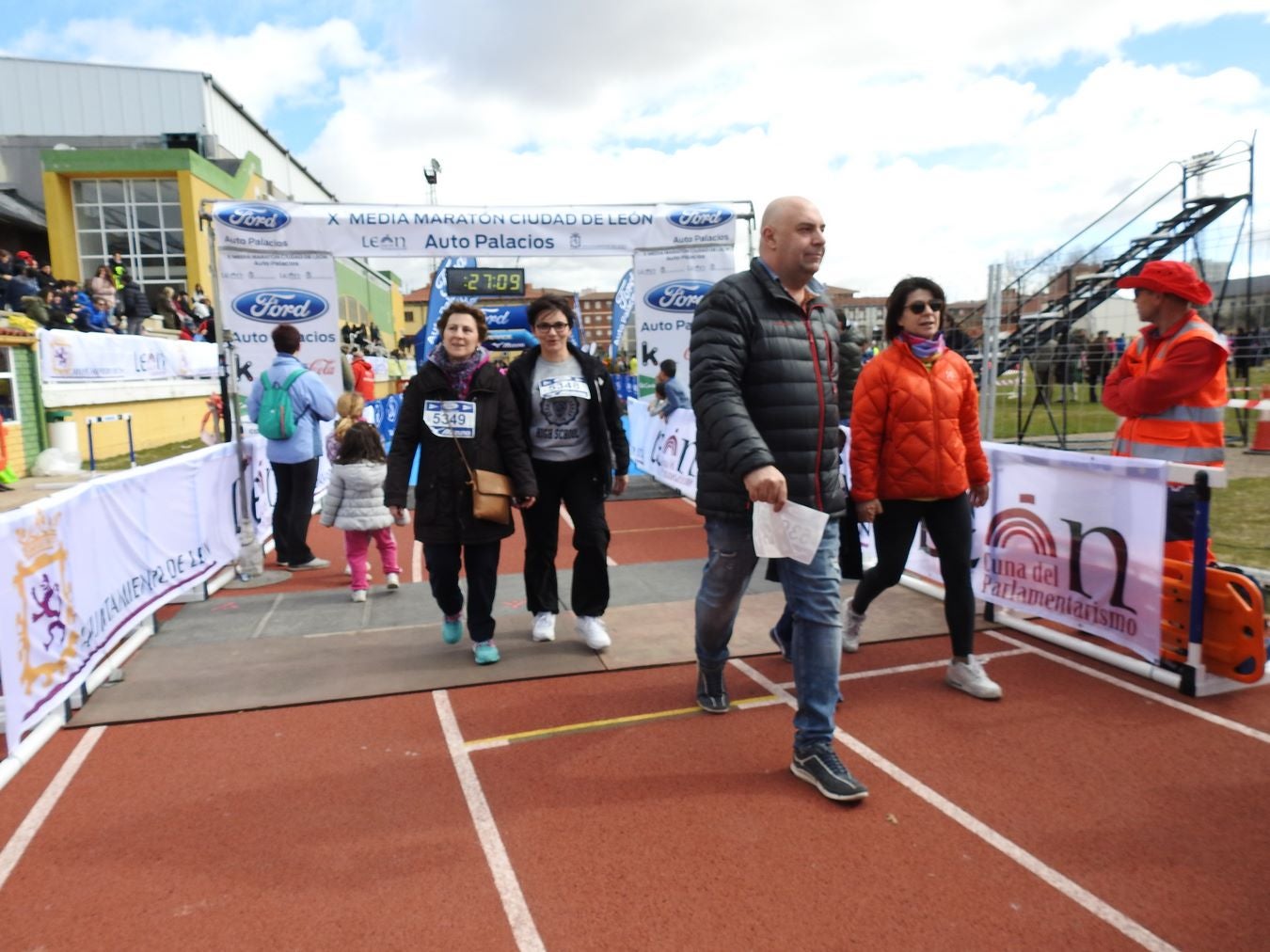 Galería de imágenes de los 2 kilómetros de la Media Maratón de León