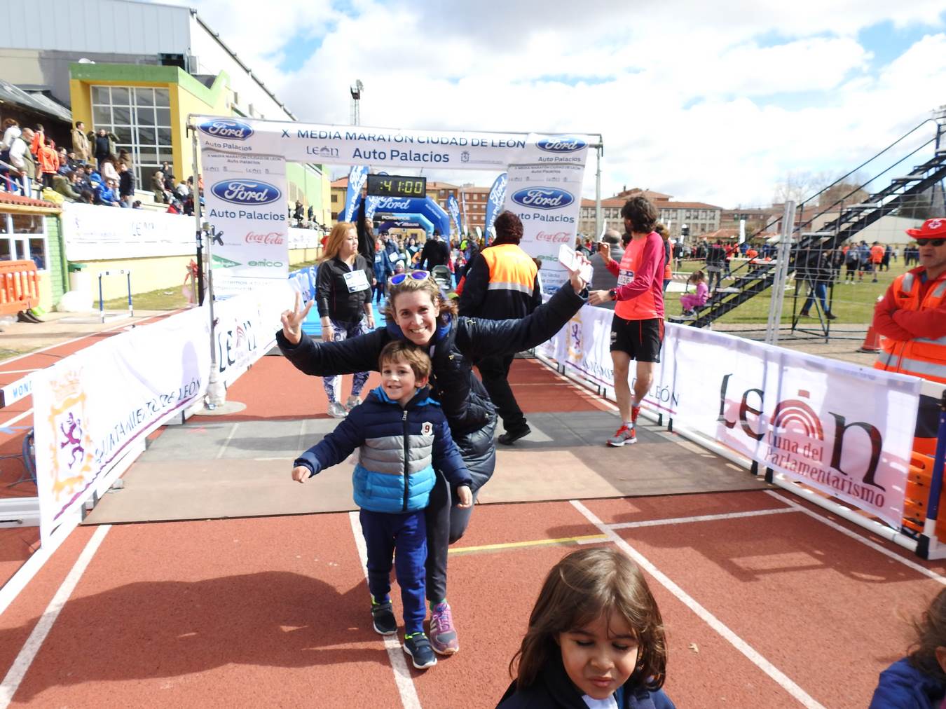 Galería de imágenes de los 2 kilómetros de la Media Maratón de León