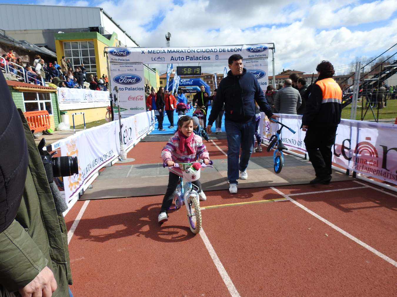 Galería de imágenes de los 2 kilómetros de la Media Maratón de León