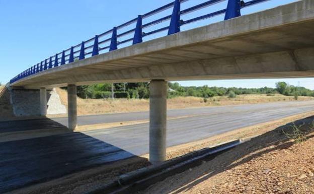 Obras en la autovía León-Valladolid. 