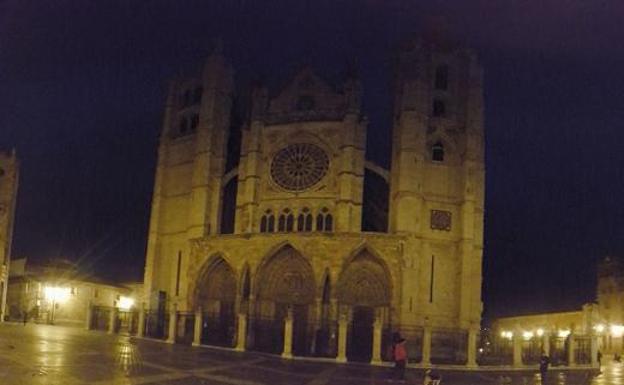 La Catedral a oscuras durante 'La Hora del Planeta'.