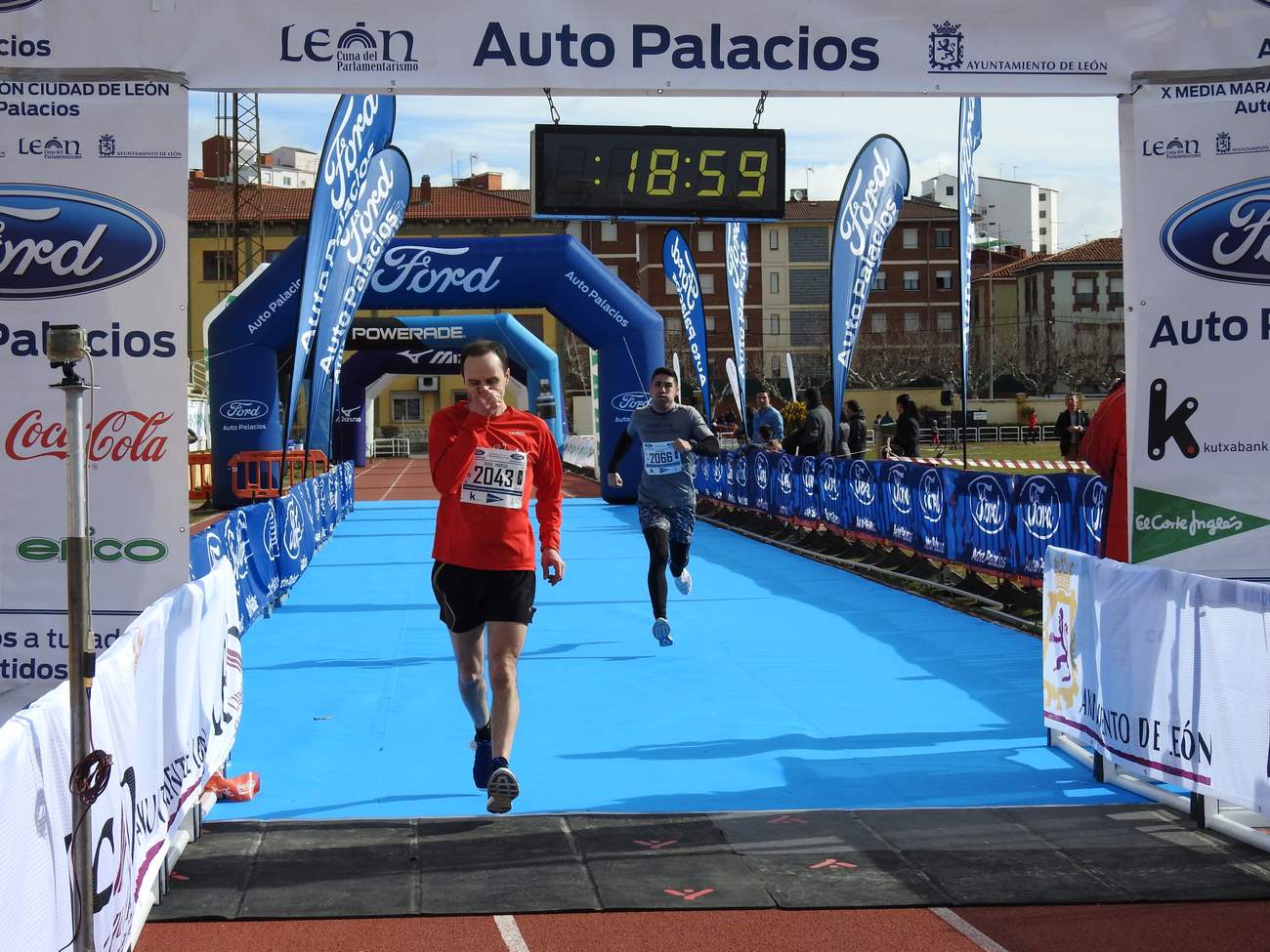 Todas las imágenes de la carrera popular de la Media Maratón de León