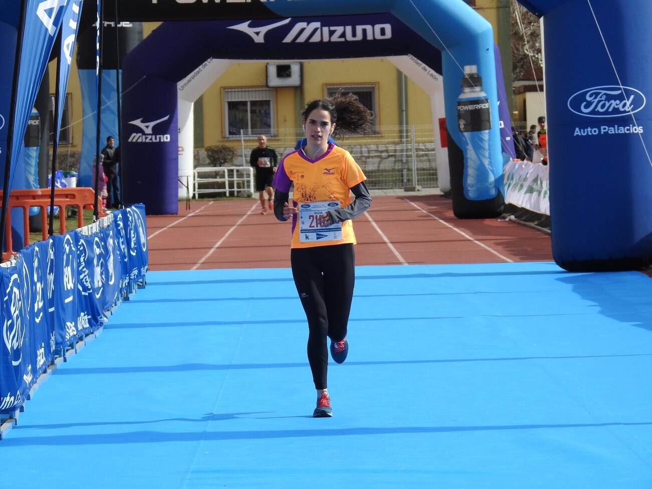 Todas las imágenes de la carrera popular de la Media Maratón de León