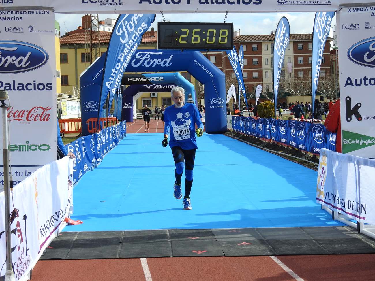 Todas las imágenes de la carrera popular de la Media Maratón de León