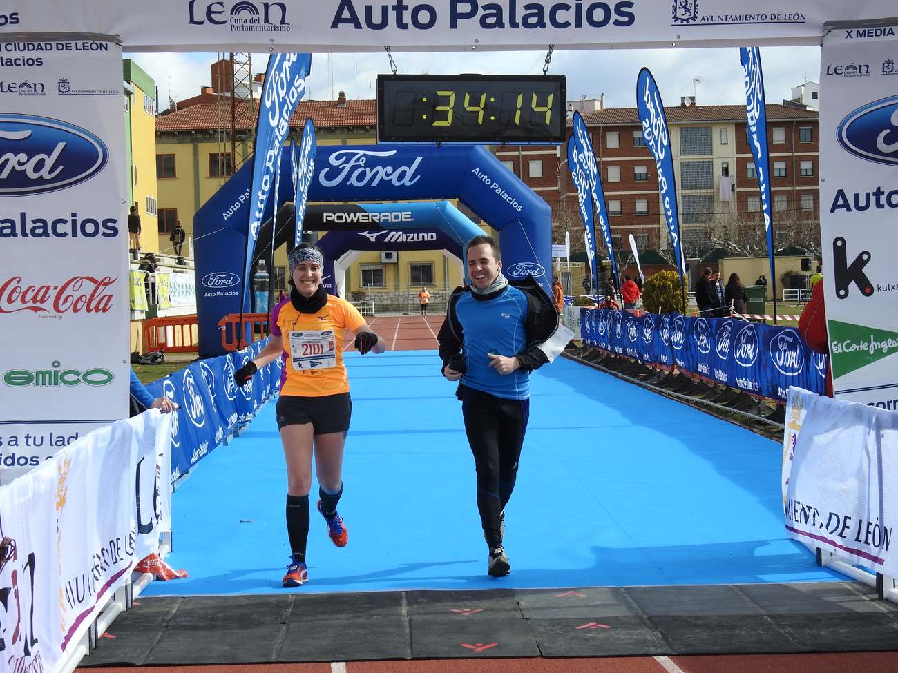 Todas las imágenes de la carrera popular de la Media Maratón de León