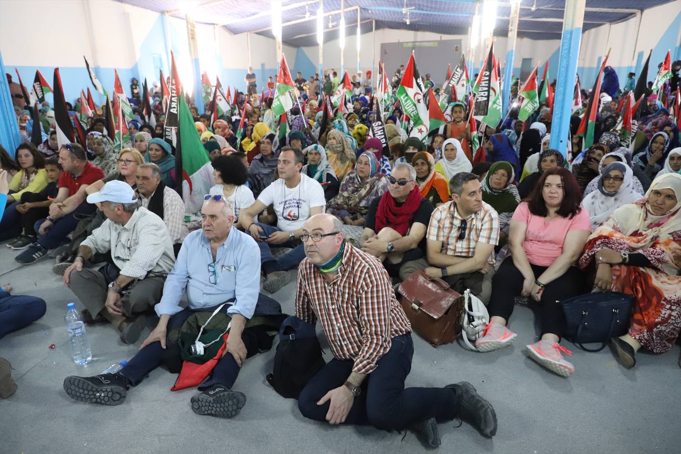 Recepción popular de la wylaya de Auserd a la delegación de Castilla y León.