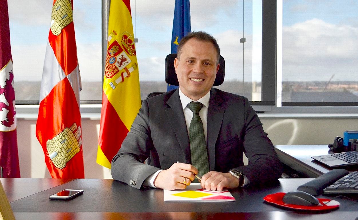 Alberto Hernández, en su despacho leonés del Instituto Nacional de Ciberseguridad.