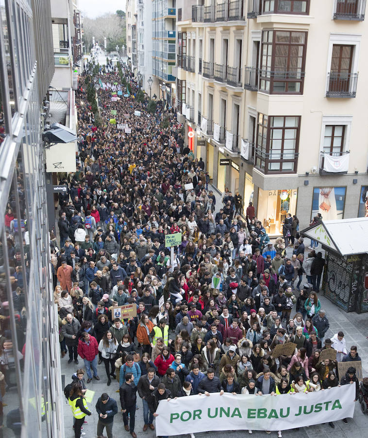 Fotos: Los estudiantes de Castilla y León piden una EBAU justa en Valladolid