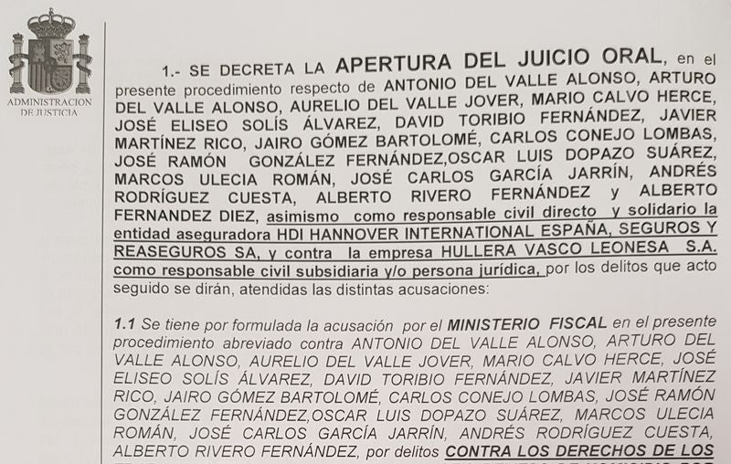 Auto en el que se decreta la apertura de juicio oral.