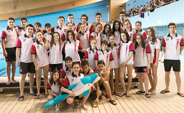 Foto de familia a la conclusión de la competición.