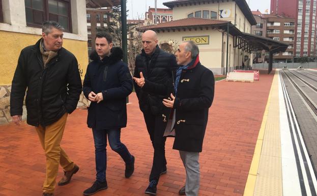 Los socialistas acusan al PP de «condenar a León con una estación de Feve sin trenes»
