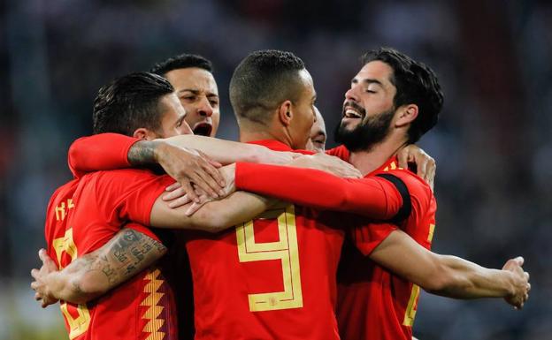 El combinado español celebra el gol del empate ante Alemania.