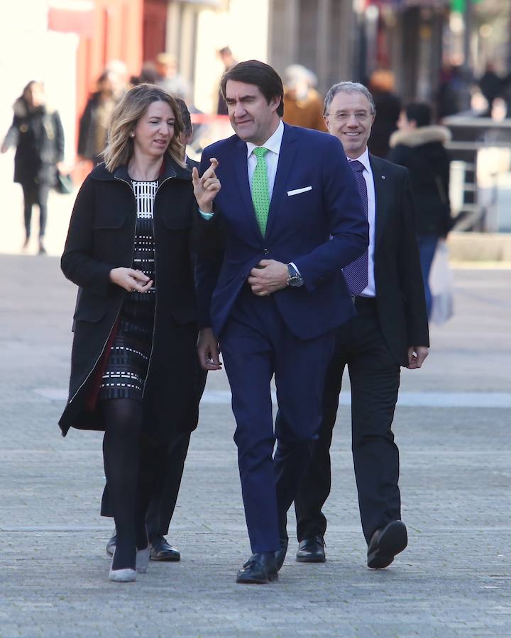 Fotos: Firma del conveno para la gestión del parque público de alquiler social de Ponferrada