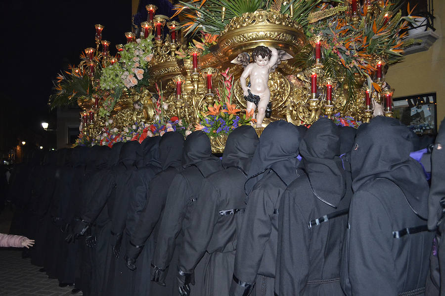 La Procesión de la Pasión vuelve a reunir a las cofradías de Nuestra Señora de las Angustias y Soledad, Nuestro Padre Jesús Nazareno y Real de Minerva y Veracruz, esquivando a la lluvia de media tarde