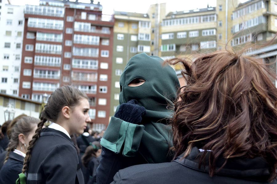 Fotos: Las previsiones de lluvia suspenden la procesión de María al Pie de la Cruz