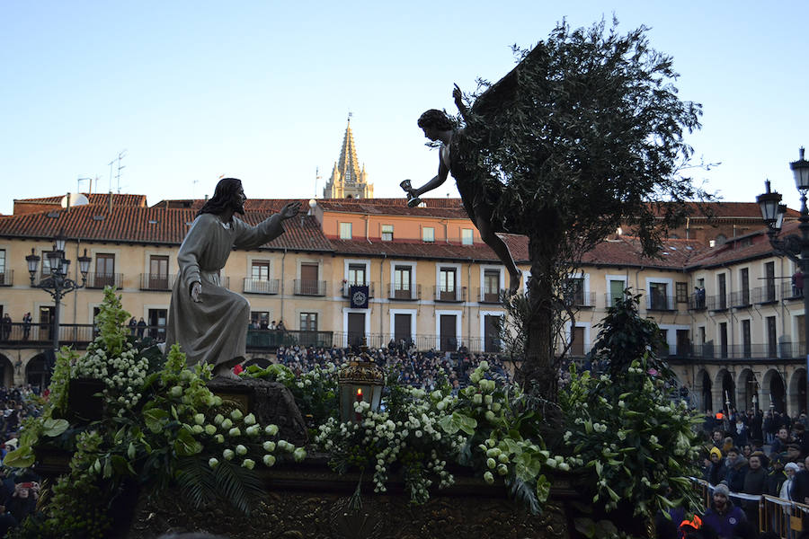 Fotos: La Procesión de los Pasos recorre León