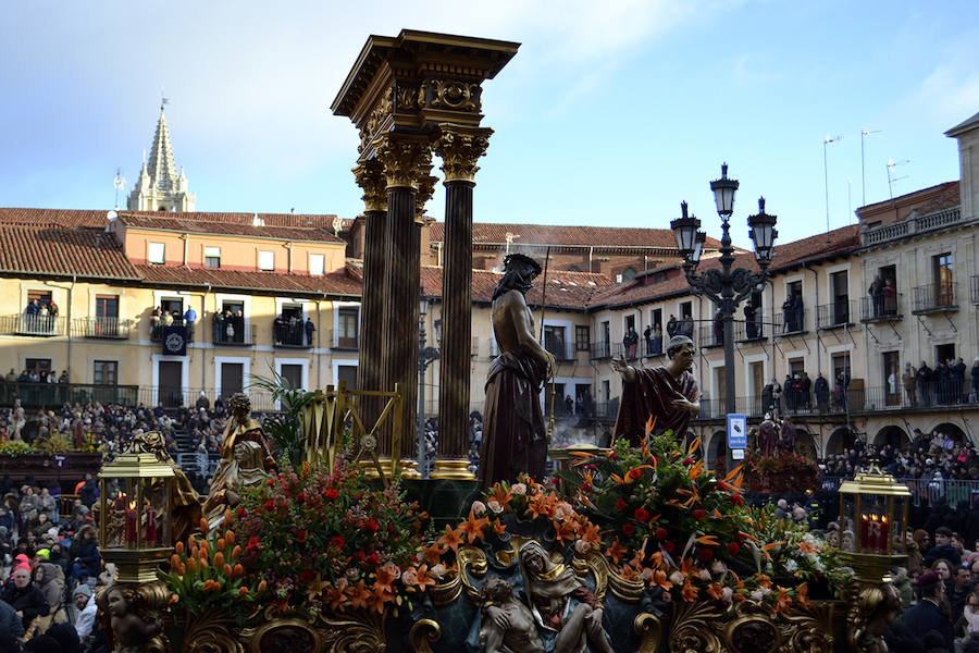 Fotos: La Procesión de los Pasos recorre León