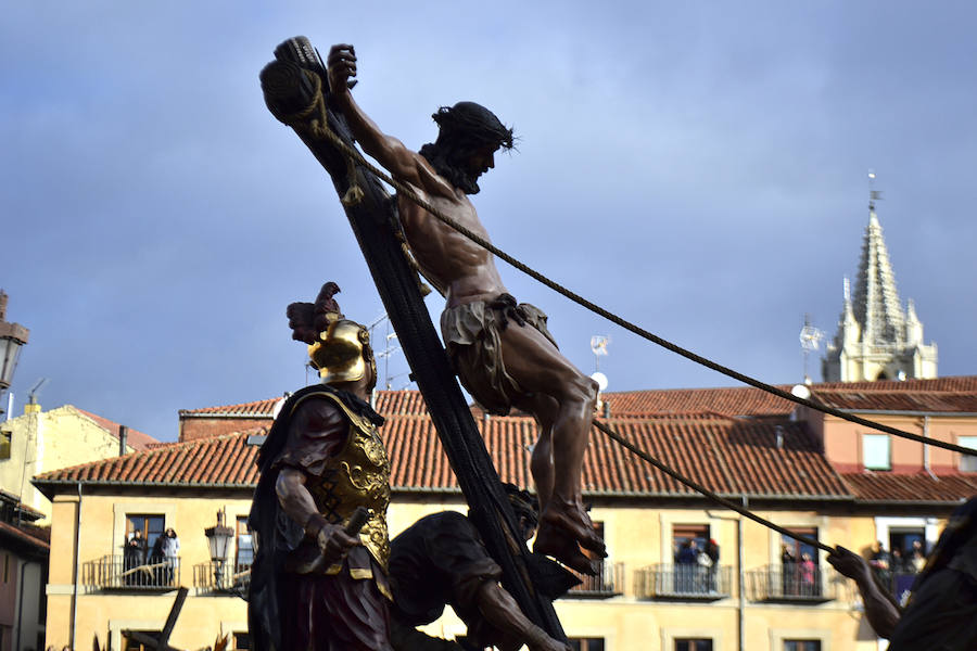 Fotos: La Procesión de los Pasos recorre León