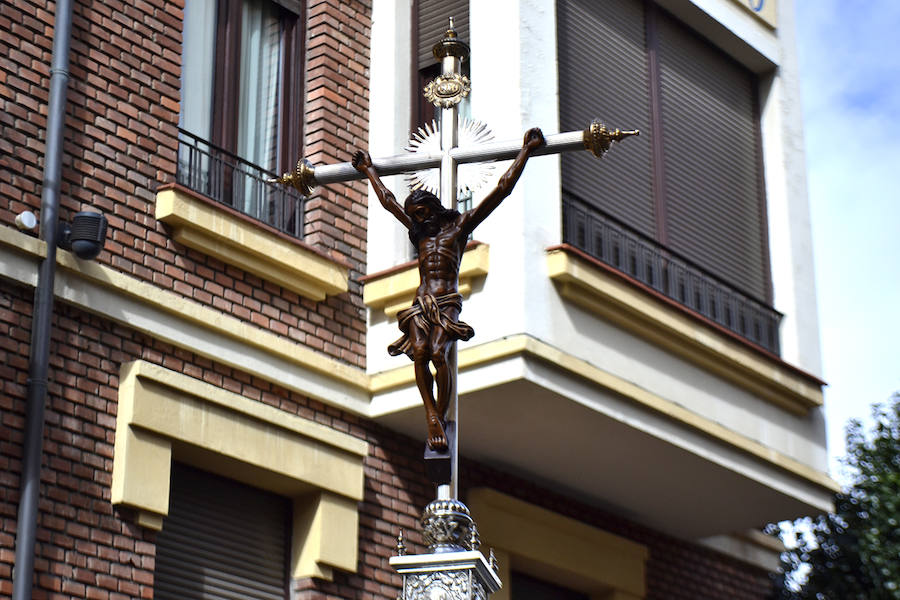 Fotos: La Procesión de los Pasos recorre León