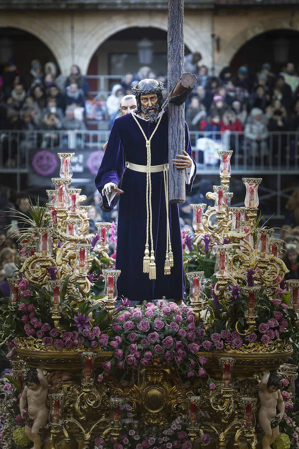 Imagen titular de la Cofradía del Dulce Nombre de Jesús Nazareno de León durante la procesión de los Pasos. 