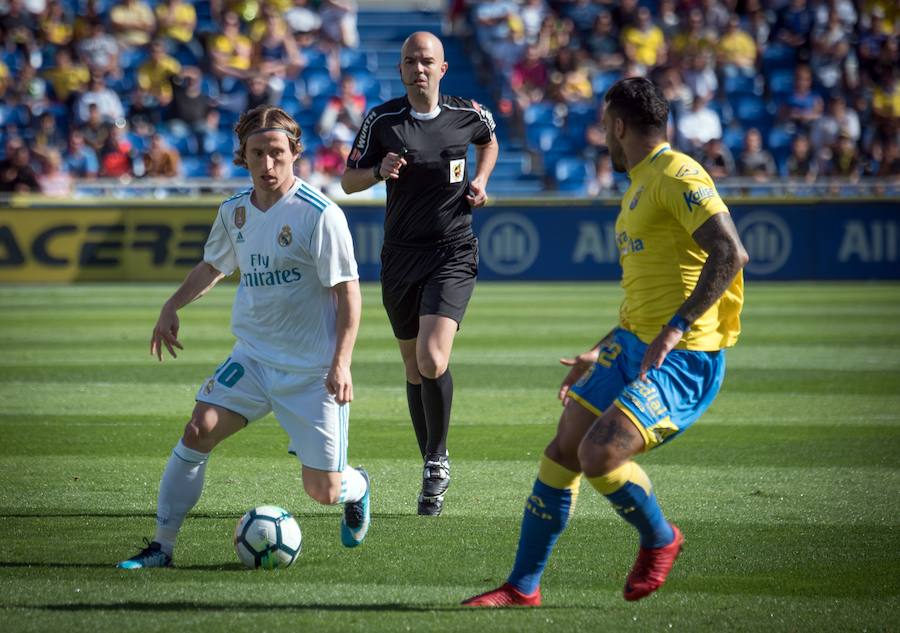 Con la mente puesta en el duelo europeo ante la Juventus y varias rotaciones, el Real Madrid superó a Las Palmas con dos tantos de Gareth Bale y uno de Karim Benzema.