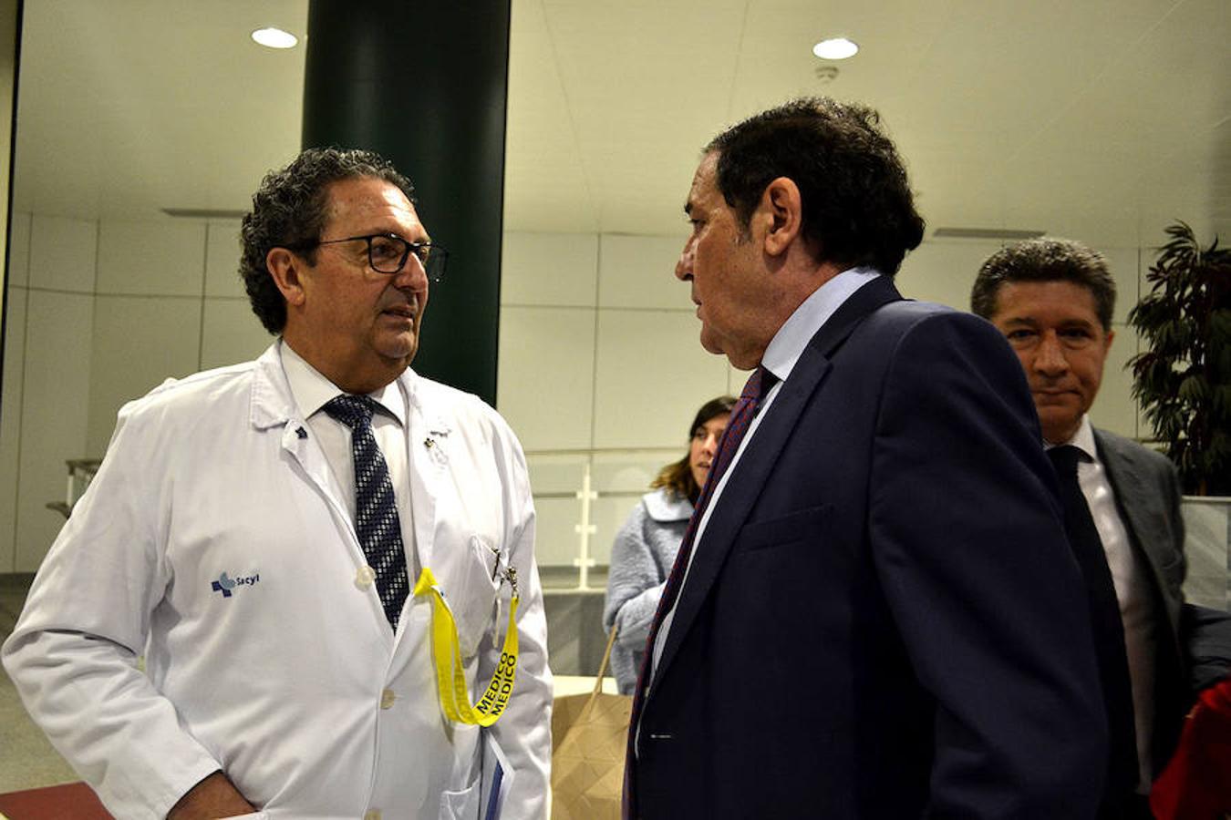 Fotos: El consejero de Sanidad visita el Hospital de León para la entrega del Sello de Excelencia EFQM 400+