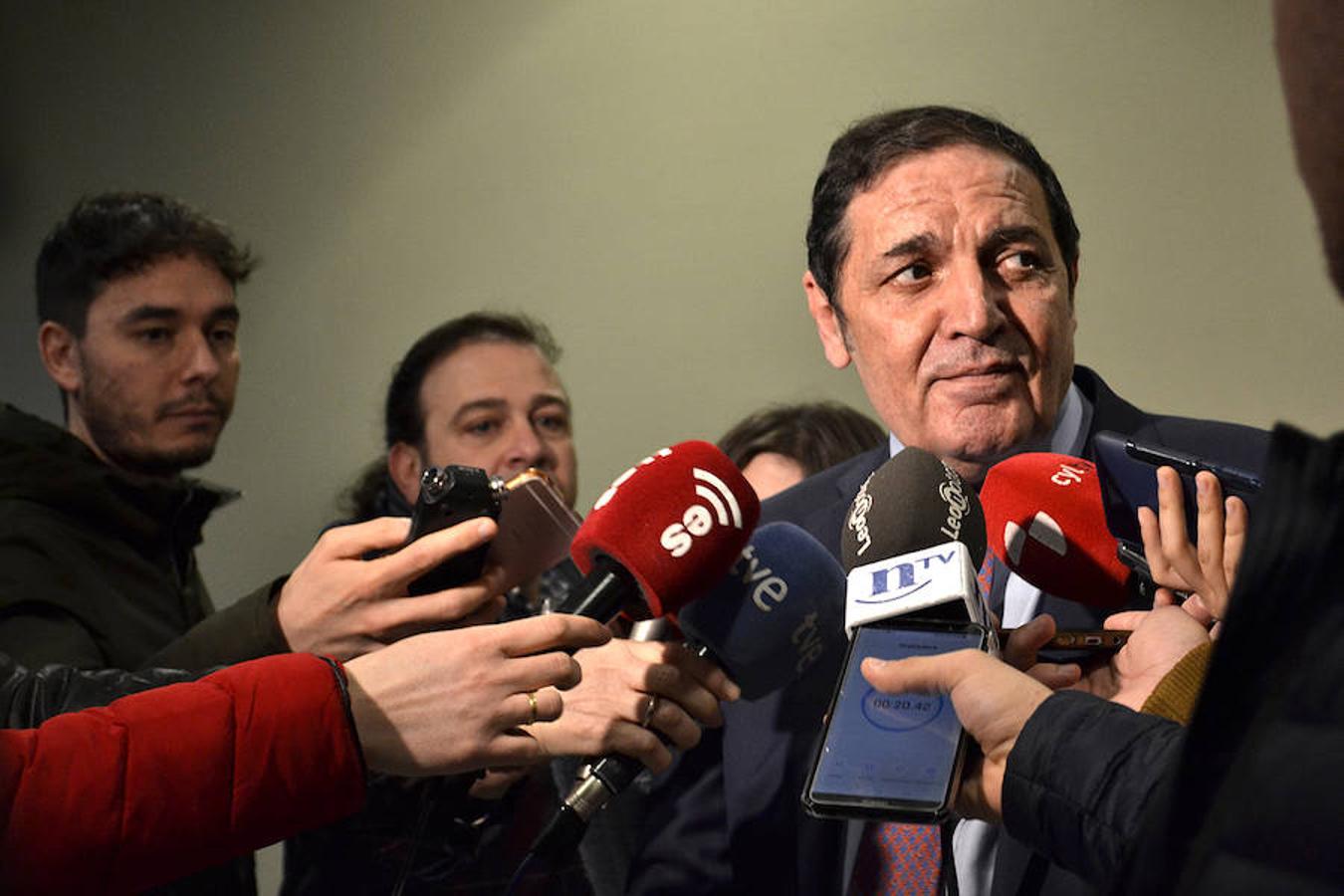 Fotos: El consejero de Sanidad visita el Hospital de León para la entrega del Sello de Excelencia EFQM 400+