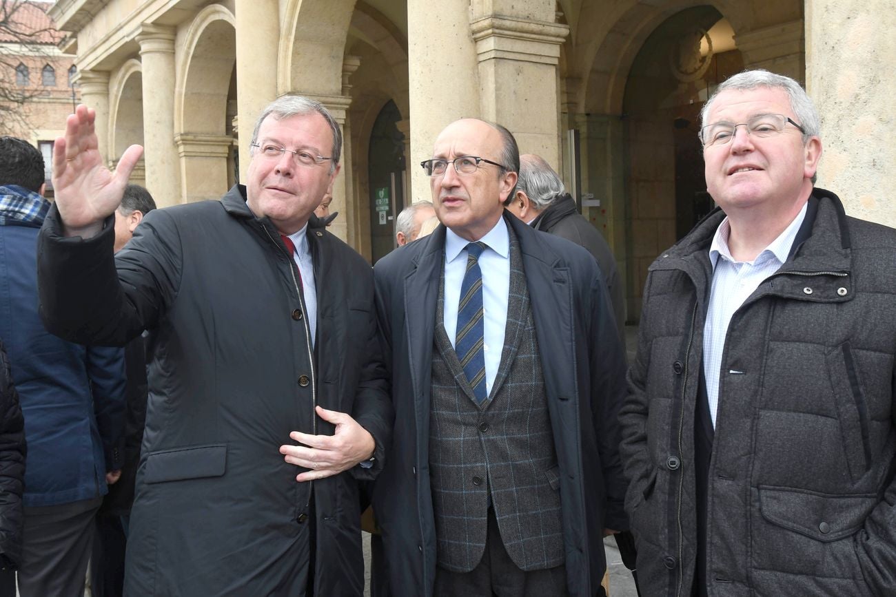 El alcalde de León y el presidente de la Diputación, Antonio Silván y Juan Martínez Majo, reciben al Grupo Territorial de senadores del Partido Popular de Castilla y León