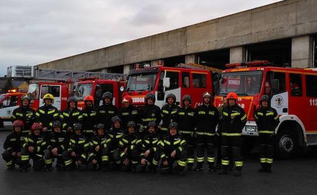 Los miembros del Servicio de Prevención y Extinción de Incendios y Salvamento de Ponferrada, durante la concentración.