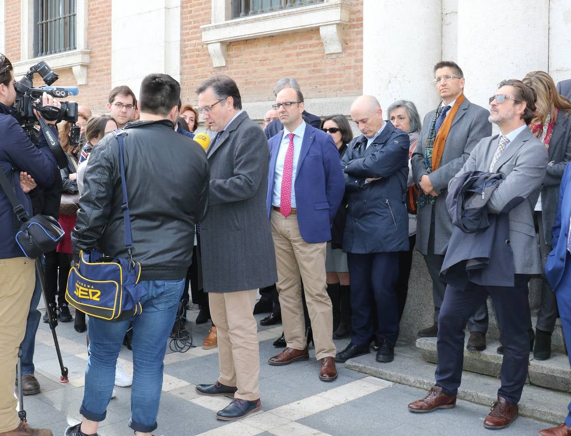 Fotos: Concentración de jueces y fiscales a las puertas de la Audiencia Provincial de Valladolid