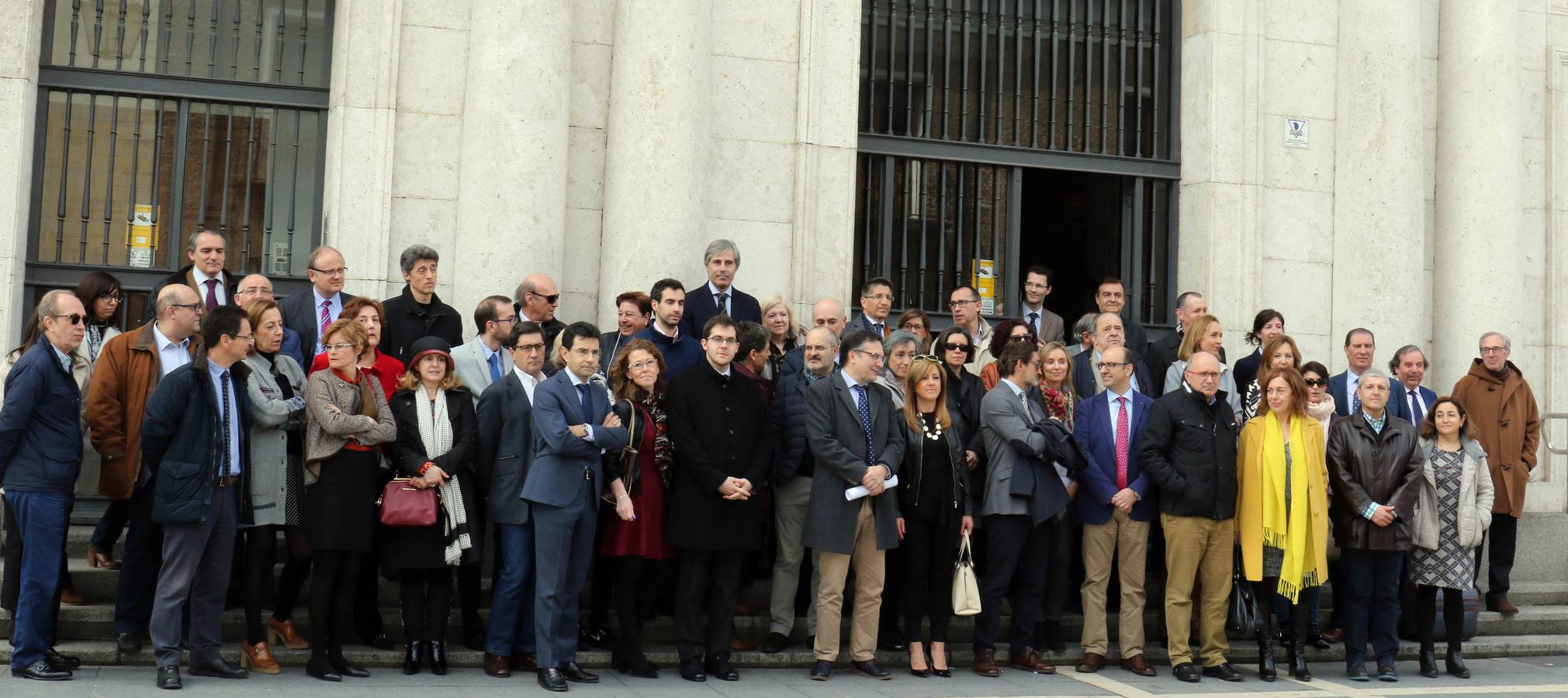 Fotos: Concentración de jueces y fiscales a las puertas de la Audiencia Provincial de Valladolid