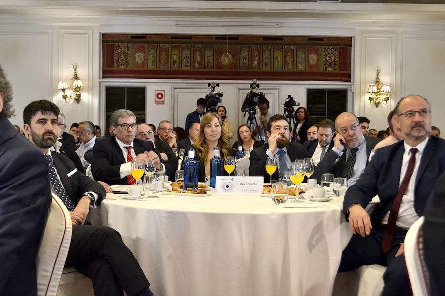 Pablo Roberto Herrero (Robher Asesores), Jose Ángel Crego (presidente fisura.com), Ángel de las Heras director general de El Norte de Castilla), Yolanda Barrientos Merino (directora general leonoticias), Miguel Angel Gutiérrez (diputado), Francisco Igea (Diputado Nacional Ciudadanos), Angel Ortiz (director El Norte de Castilla), Luis Fuentes (Procurador en las Cortes, Ciudadanos).