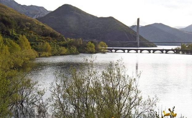 Embalse de Barrios de Luna.