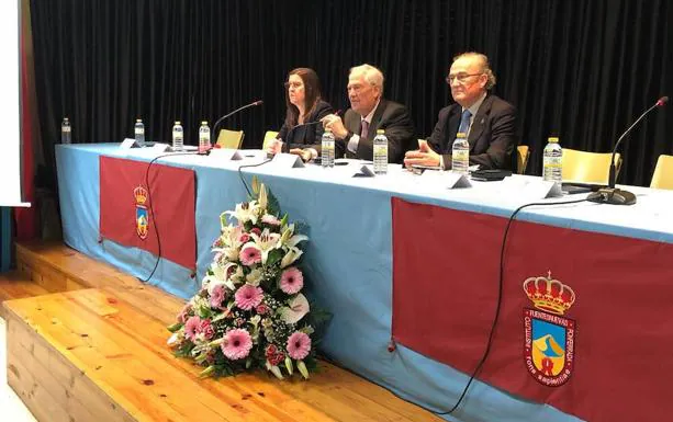El delegado territorial de la Junta, Guillermo García (C), y el director provincial de Educación, Jesús Víctor Díez, presidieron la inauguración de las jornadas.