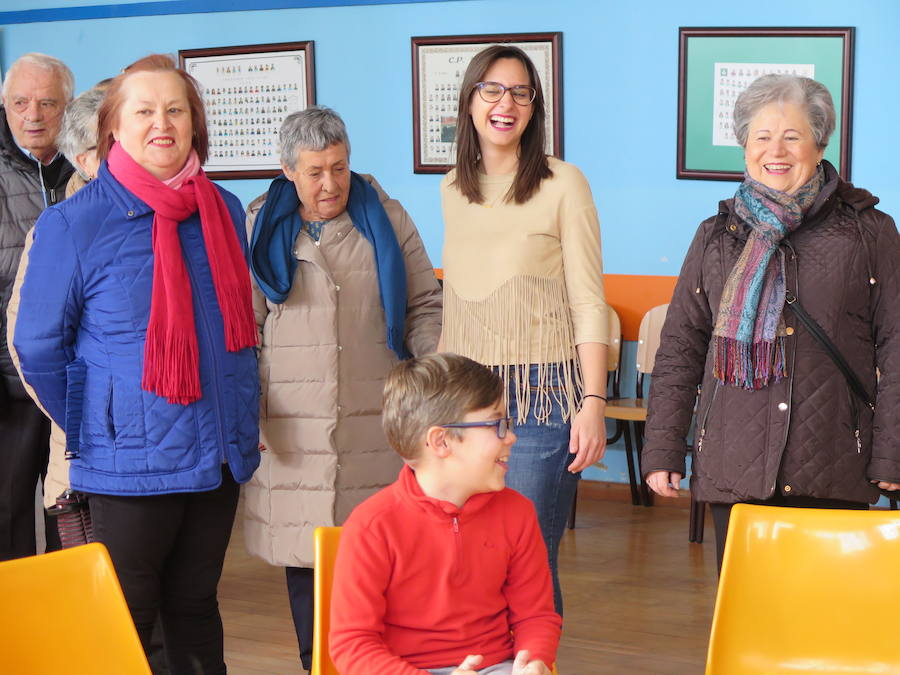 Fotos: Encuentro entre niños y mayores con alzheimer