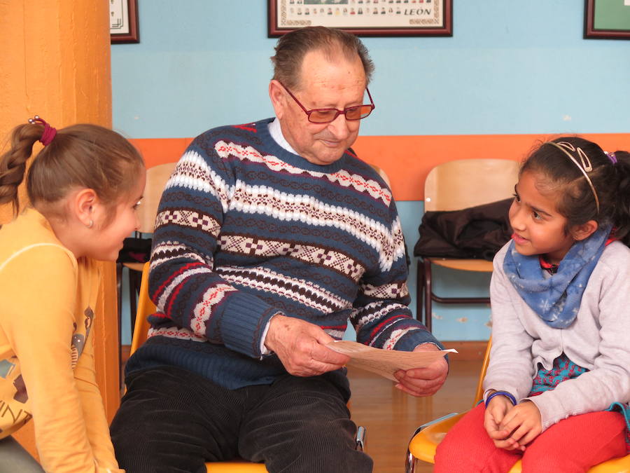 Fotos: Encuentro entre niños y mayores con alzheimer