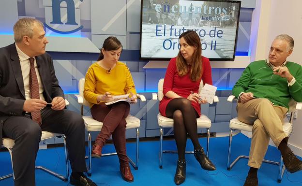 Los participantes en el e(n)cuentro en el estudio de leonoticias.tv