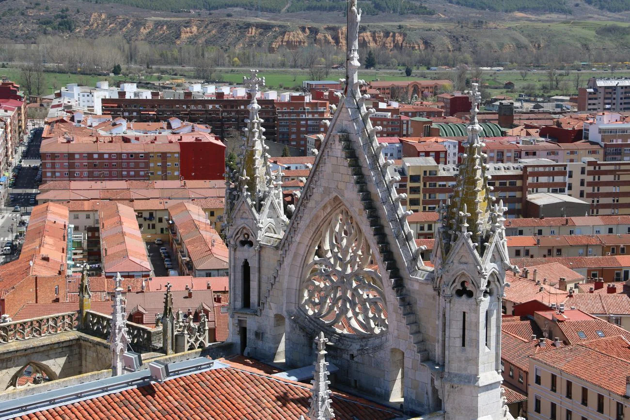 IMágenes de León tomadas desde la última 'terraza' de la torre norte de la Catedral de León.