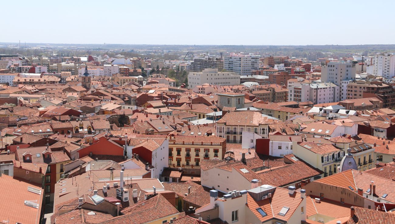 IMágenes de León tomadas desde la última 'terraza' de la torre norte de la Catedral de León.