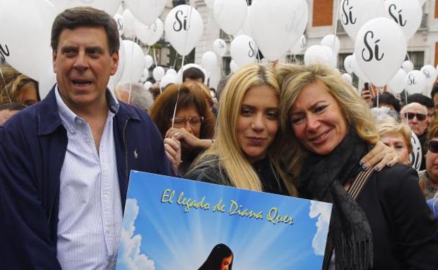 Juan Carlos Quer, junto a su hija Valeria y su exmujer.