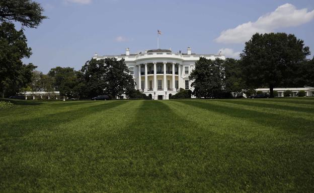 Vista sur del exterior de la Casa Blanca.