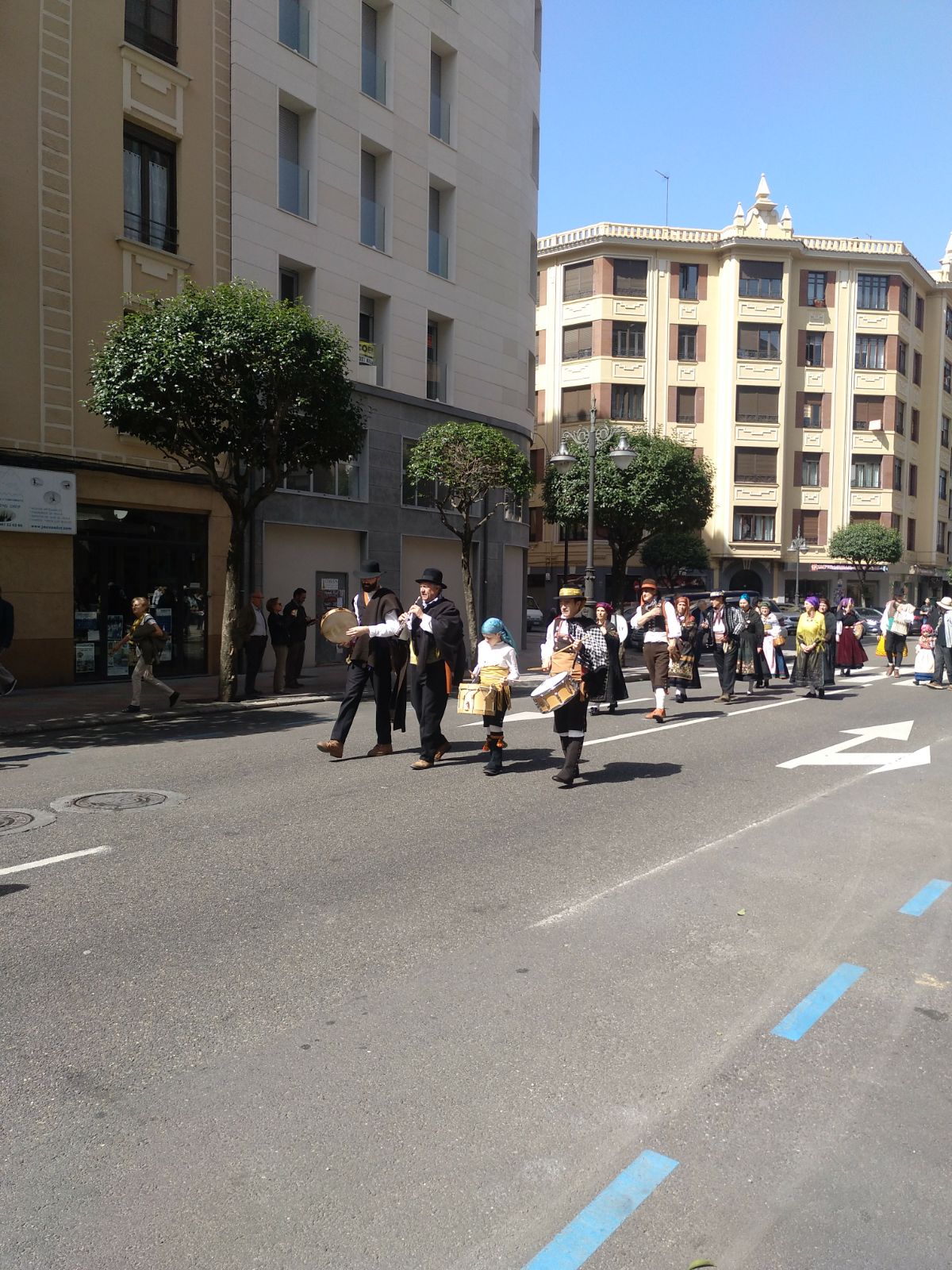 Fotos: Desfile de trajes regionales por León