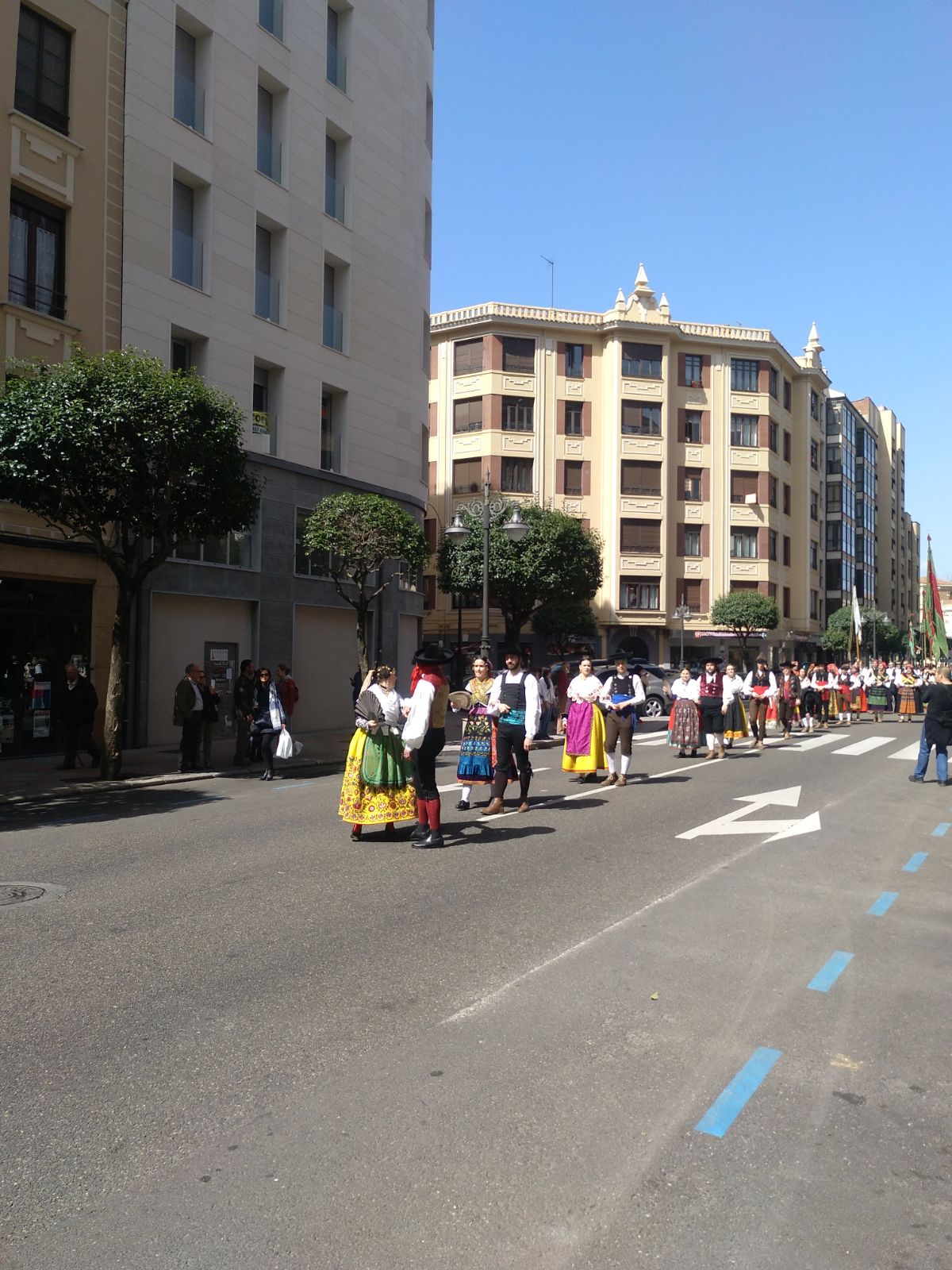 Fotos: Desfile de trajes regionales por León