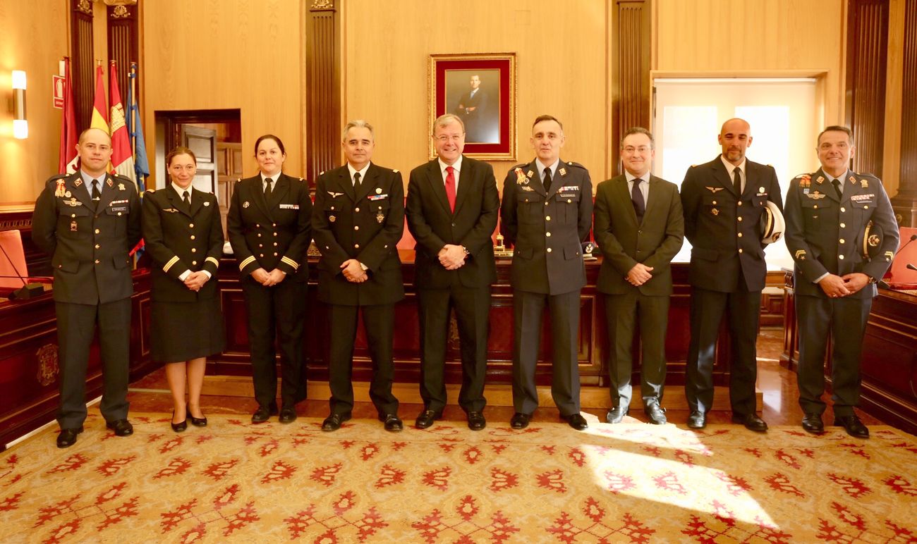 Silván recibe al general jefe de formación de suboficiales del Ejército del Aire francés, de visita en la ABA